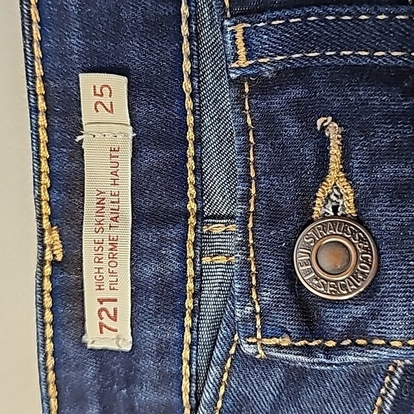 Levi's 721 dark wash 25x32 high rise skinny jeans - Picture 6 of 8